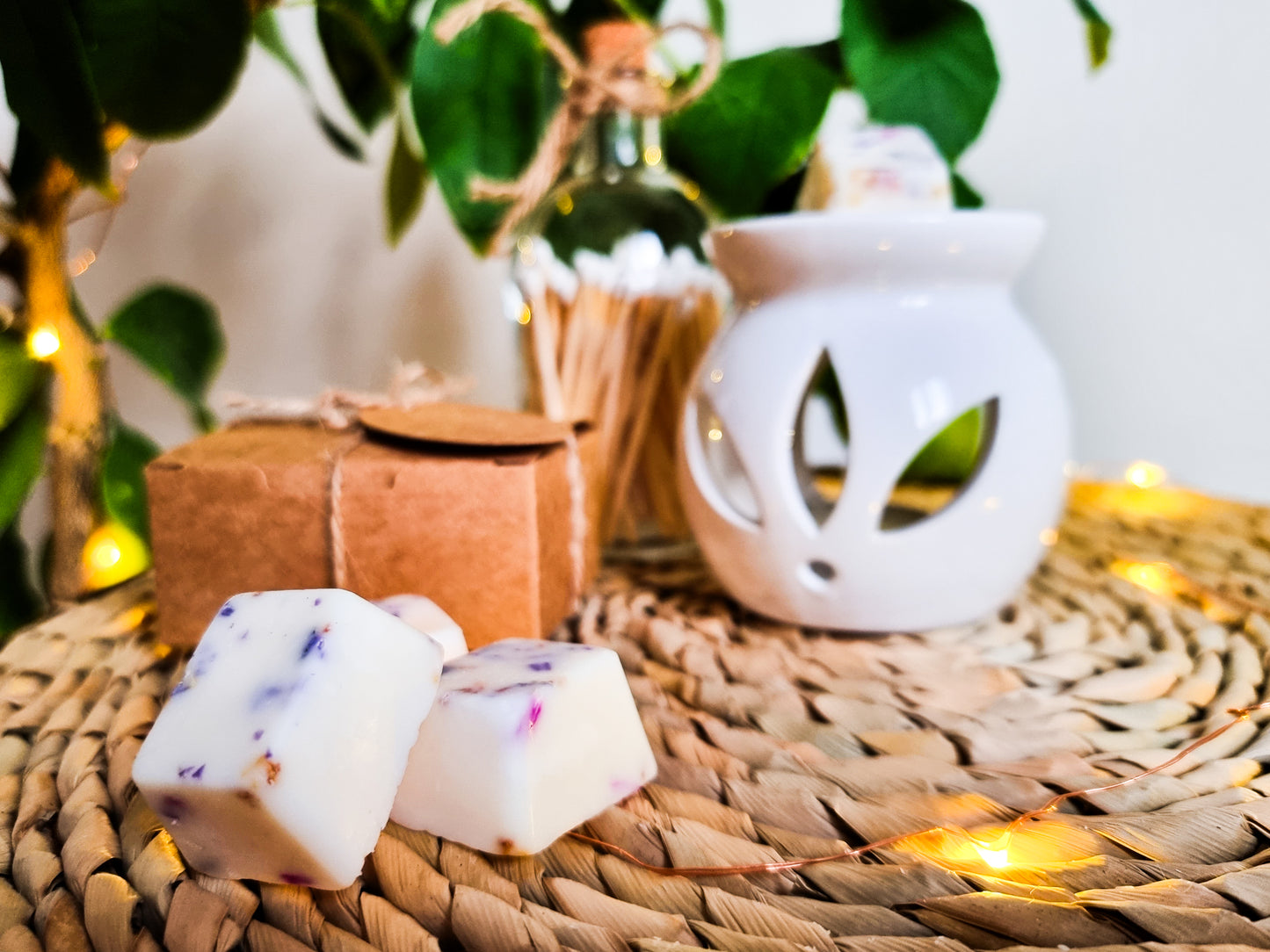 Tulip scented wax melts with tulip botanicals infused inside the wax